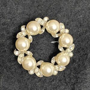 Vintage Faux Pearl w/ Rhinestones Wreath Circle Brooch
